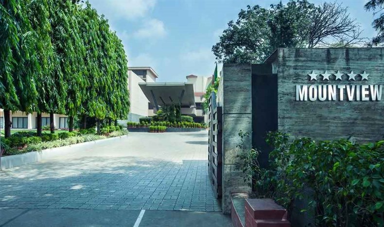 Entrance_2Y1zlw.jpg